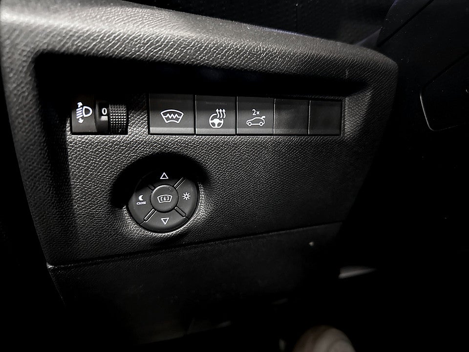 Bild på Citroën C4-X Shine 1.2 PT 130hk Aut B-KAMERA NAVI