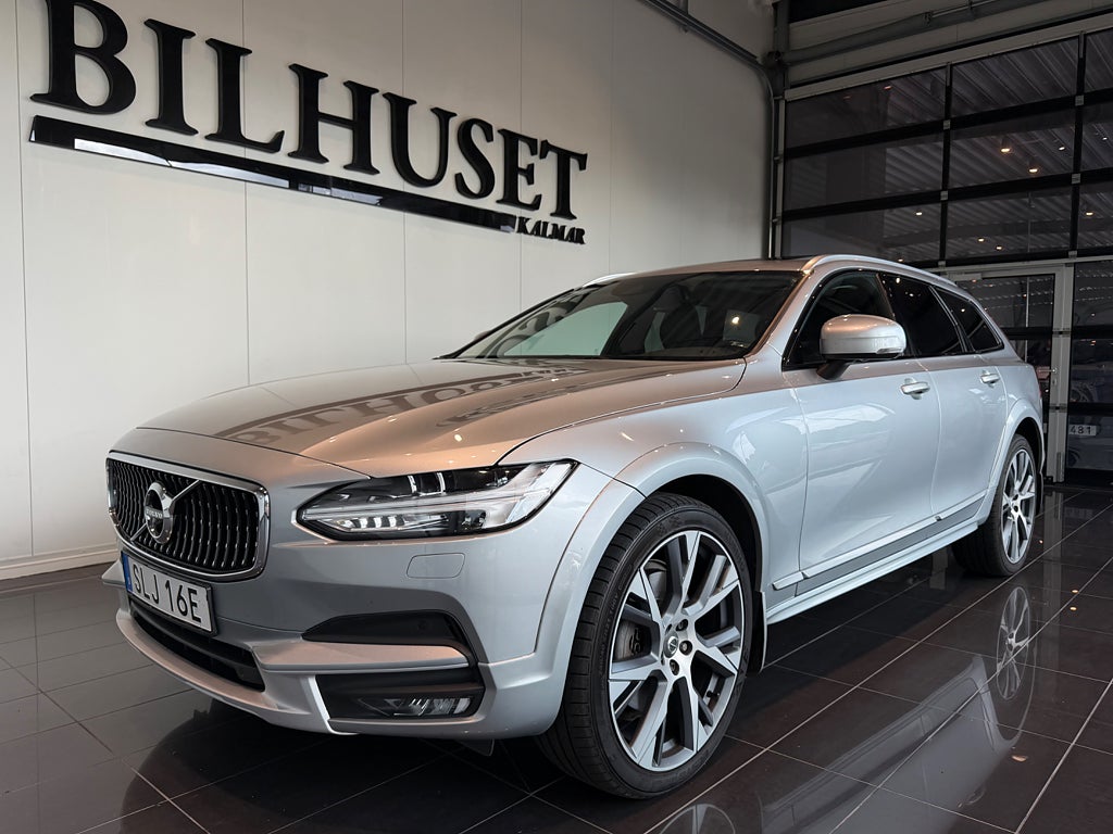 Volvo V90 Cross Country D4 AWD Pro*Head-Up*Panorama*H&K*Luft-Fjädring*Se Spec.