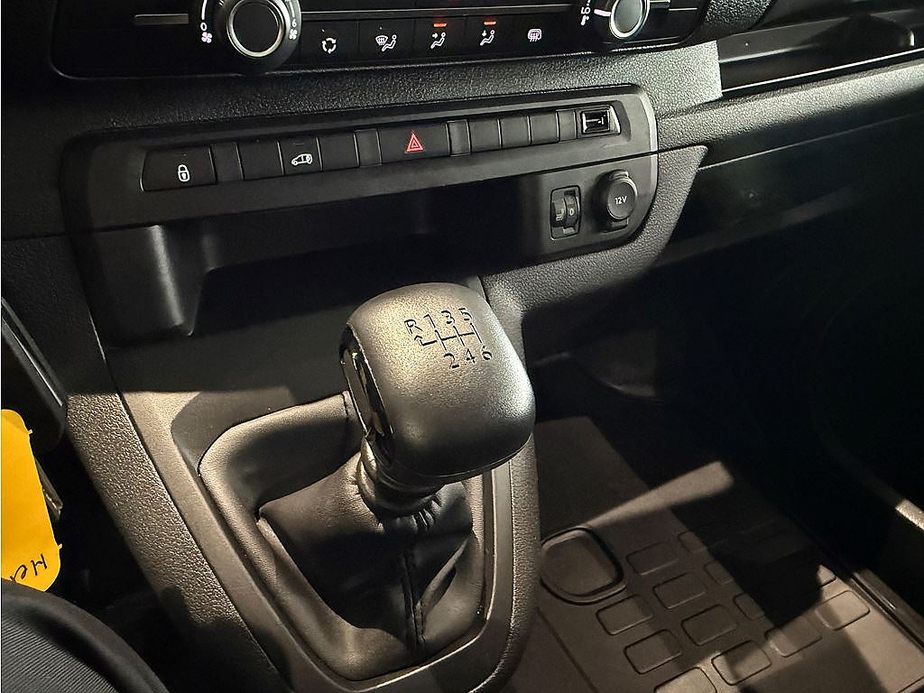 Bild på Opel Vivaro Business 2.0 BHDi 145hk L3 - B-KAMERA, DRAG