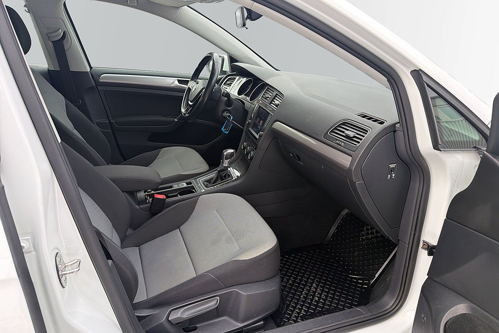 Volkswagen E-Golf 2015