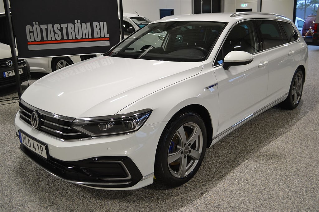Volkswagen Passat GTE/Drag-Pkt,GPS,Värmare,IQ,mm