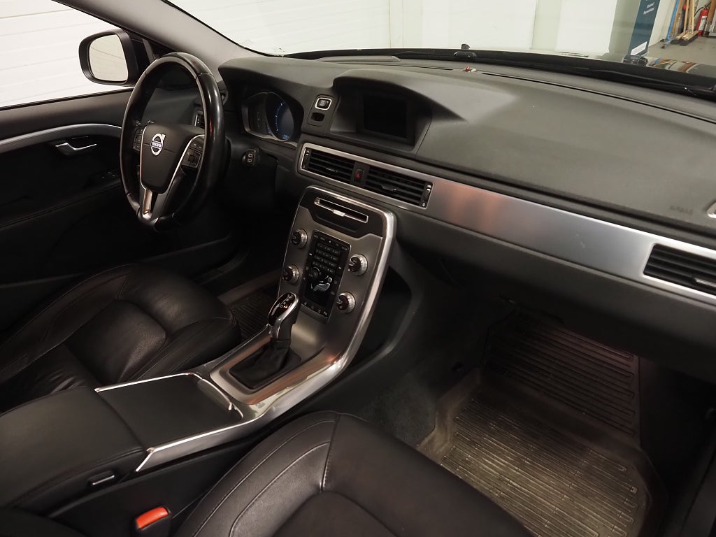 Volvo V70 D2 Geartronic Momentum Drag BLIS Farthållare Skinn 2015