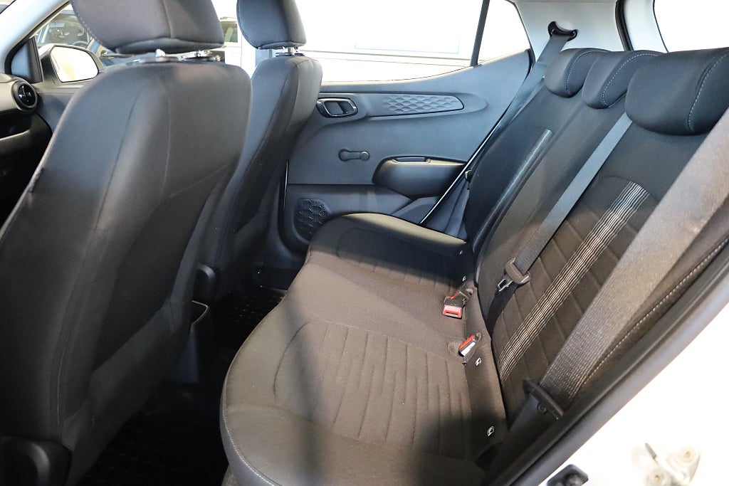 Hyundai i10 1.0 blue Essential CarPlay Leasbar Rattvärme