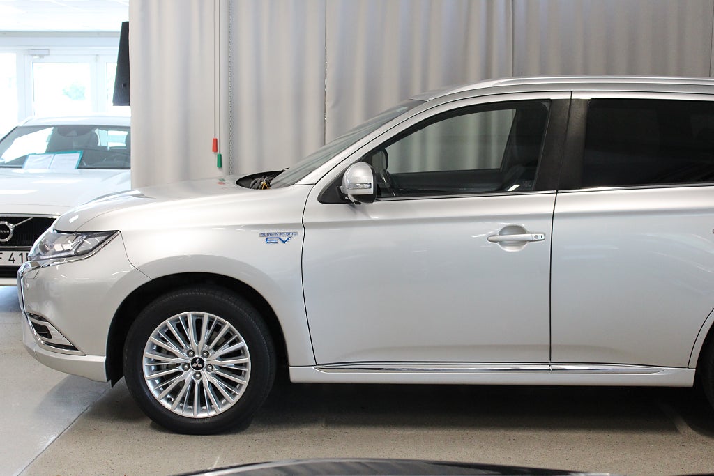 Mitsubishi Outlander PHEV CVT Business 224hK, Drag, Skinn, 360, Dolby Sound
