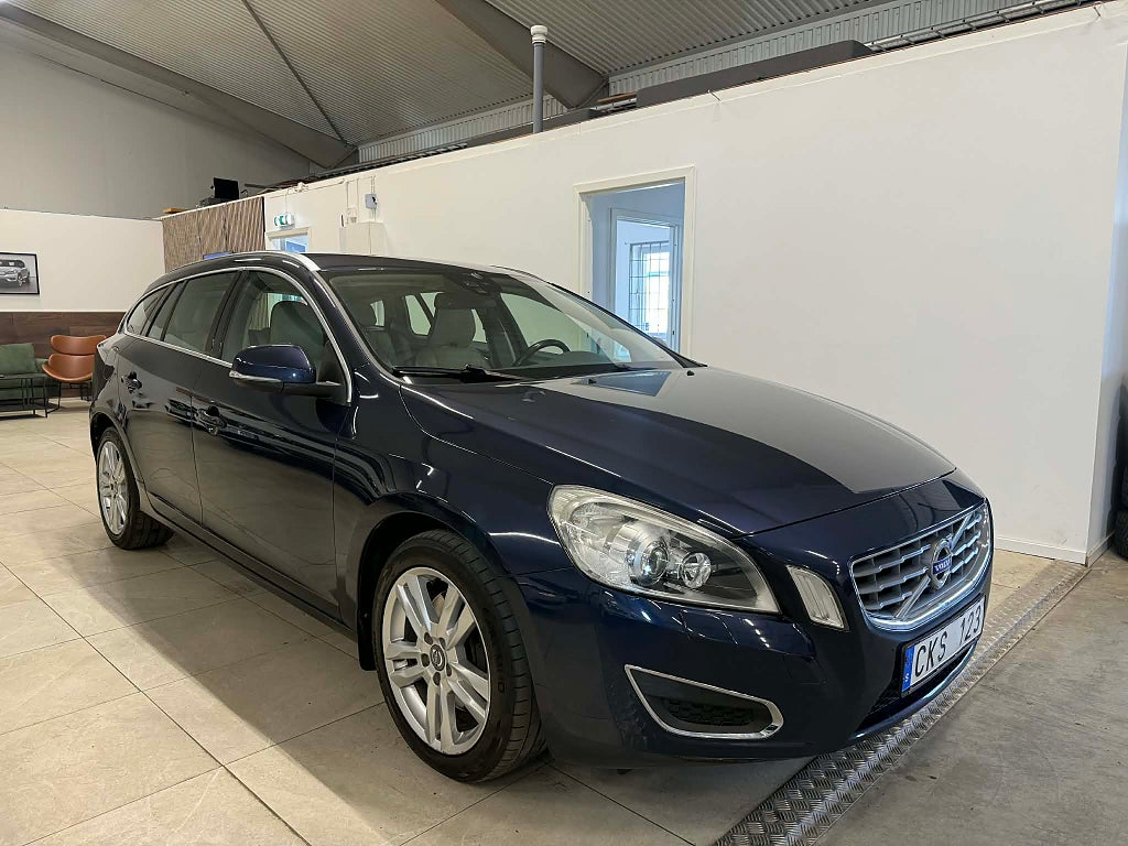 Volvo V60 D5 AWD * 1 Ägarfamilj * Geartronic Summum dragkrok