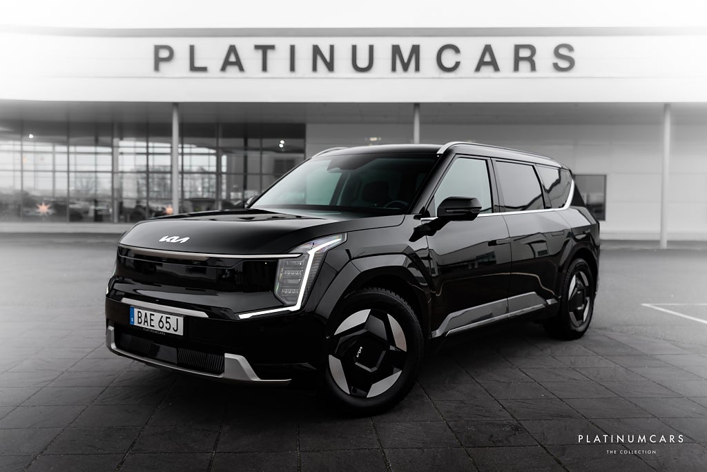 Kia EV9 AWD PLUS 99.8 KWH / 7-sits / Drag / Låga mil