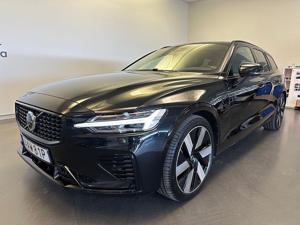 Volvo V60 Recharge T8 Ultimate Dark / Dragkrok / 360 Kame...