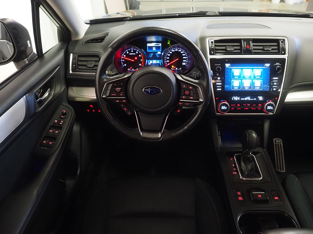 Subaru Outback 2.5 175hk 4WDAUT  Active | Drag | Backkamera | M&K | 2018