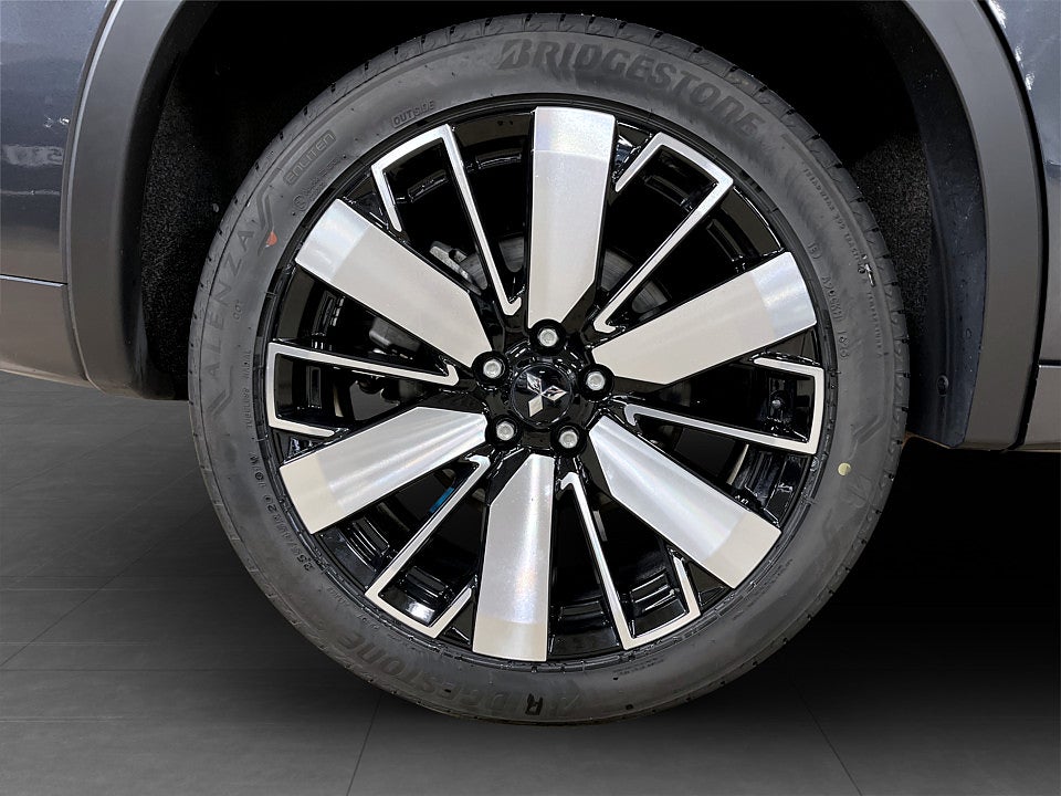 Bild på Mitsubishi Outlander Instyle+ PHEV 306hk Aut 4WD PANO B-KAMERA ELSTOL