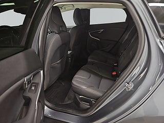 Volvo V40 Cross Country D2 Momentum Drag/D-värme/Navi/S&V