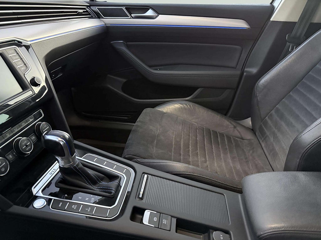 Volkswagen Passat Variant GTE 1.4 TSI ACT Nybesiktigad Kamrem bytt - miniatyr 17