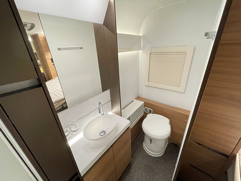 Adria Alpina 663 HT / AC / ALDE / Markis / Frontkök  - Adria