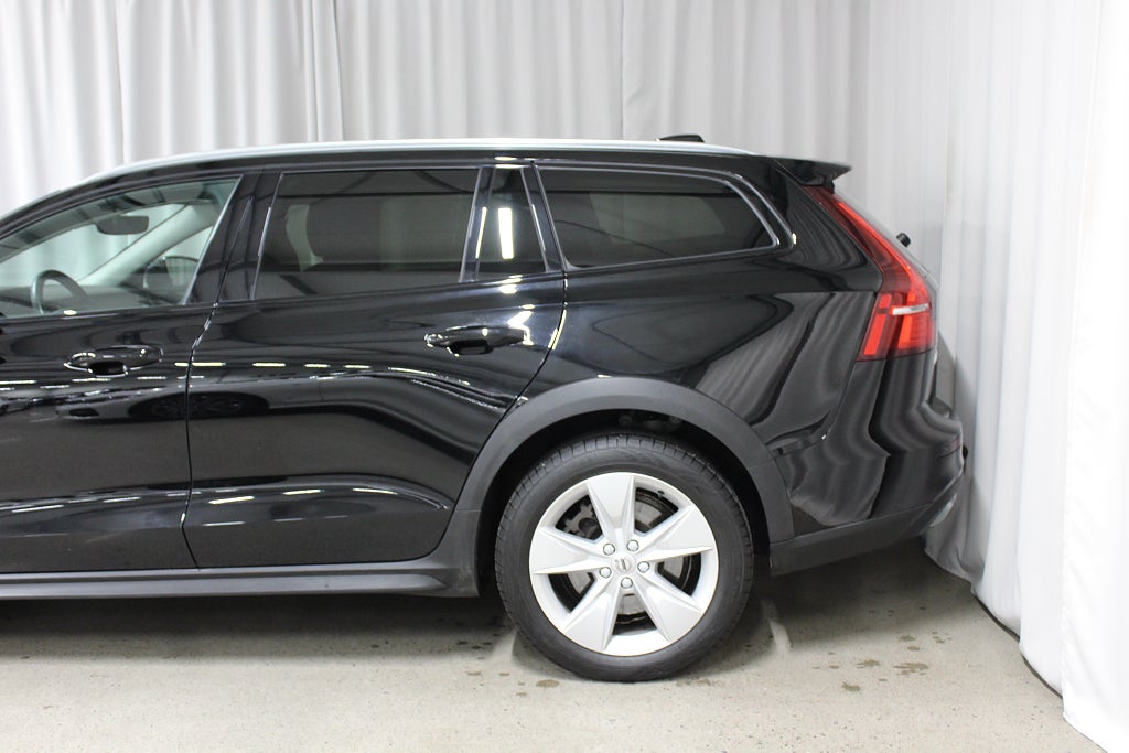 Volvo V60 Cross Country B4 AWD 197HK, Drag, Google, 3,99% Ränta