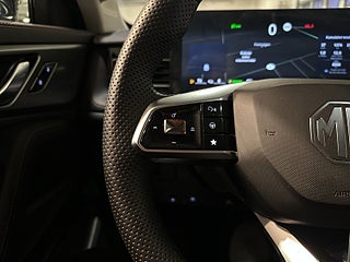 MG HS PHEV Luxury 360° GPS Pvärm Elbaklucka Skinn SoV MOMS – bild 18