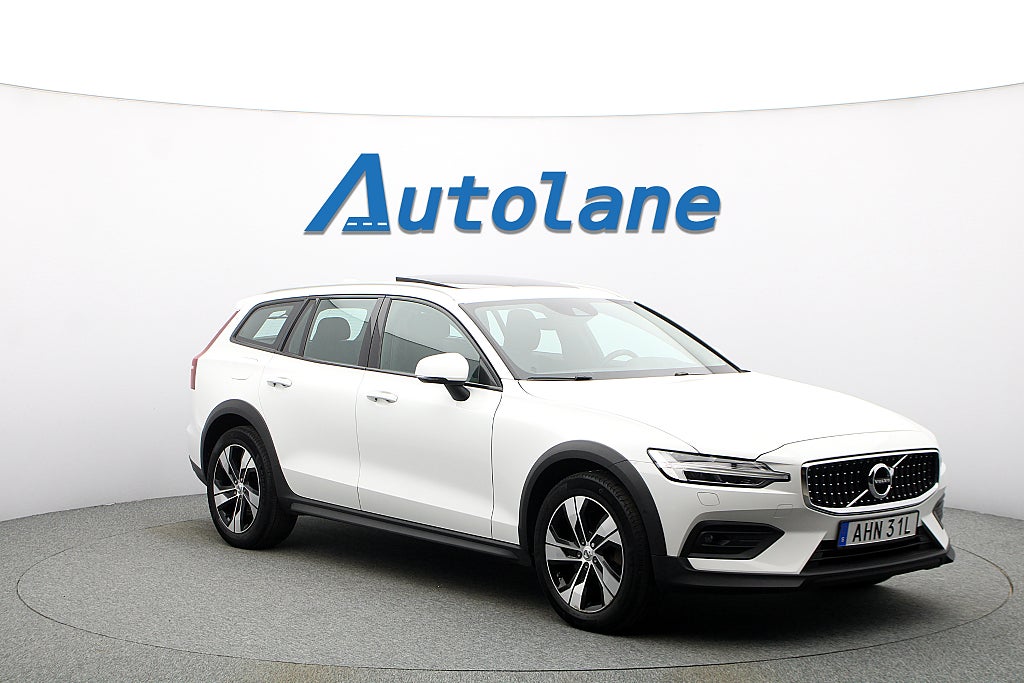 Volvo V60 Cross Country D4 AWD Panorama, H/K, Drag, B-kamera, Carplay 190hk