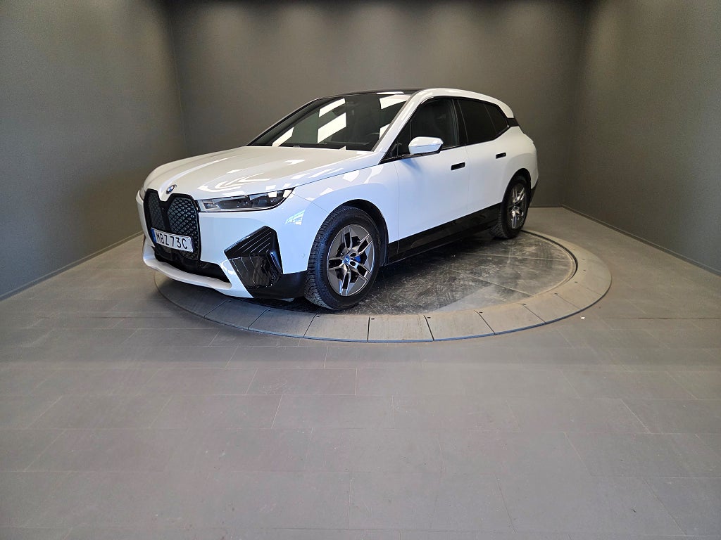 BMW iX xDrive40 Comfort, Sportpaket Dragkrok HK ljud Panorama