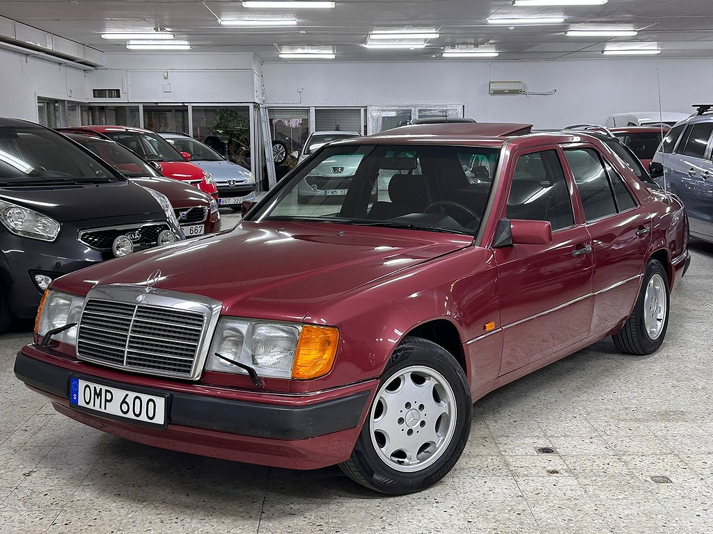 Mercedes-Benz E 300 4G-Tronic I NY SERVAD I Taklucka