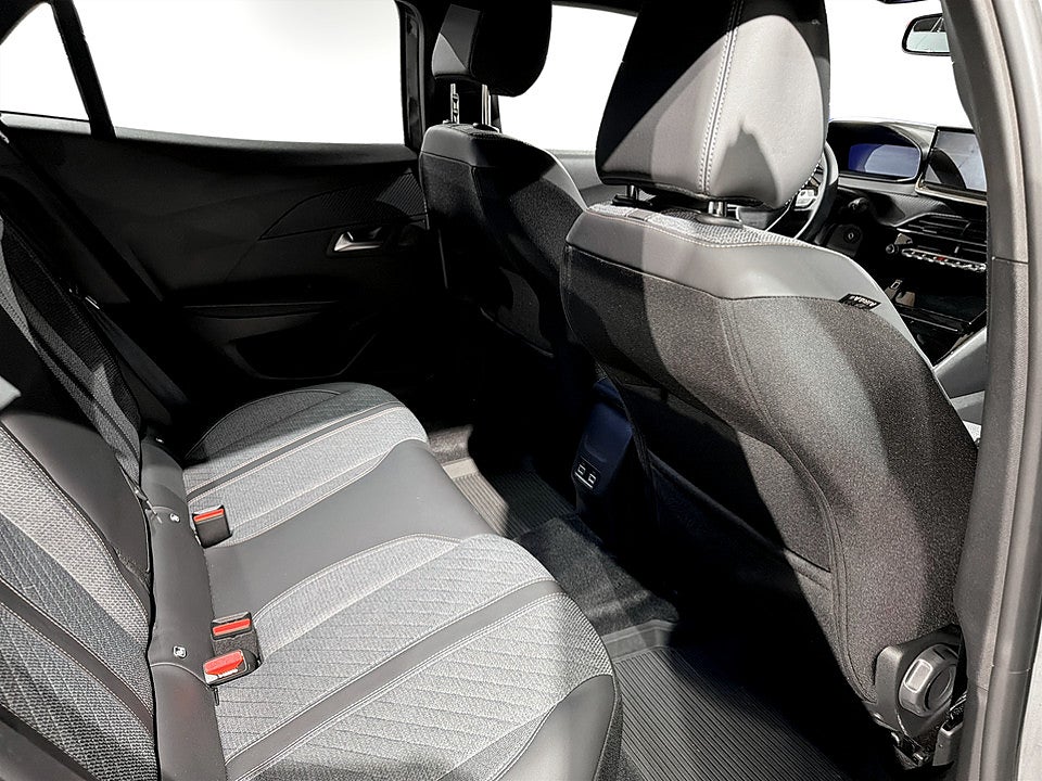 Bild på Peugeot 2008 Allure 1.2 PT 130hk Aut CARPLAY P-SENSORER