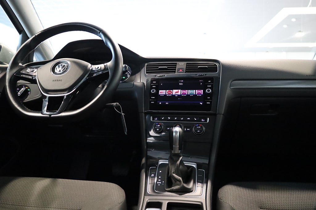 Volkswagen Golf 5-dörrar 1.0 TSI AUT CarPlay PDC Pluspaket 2018
