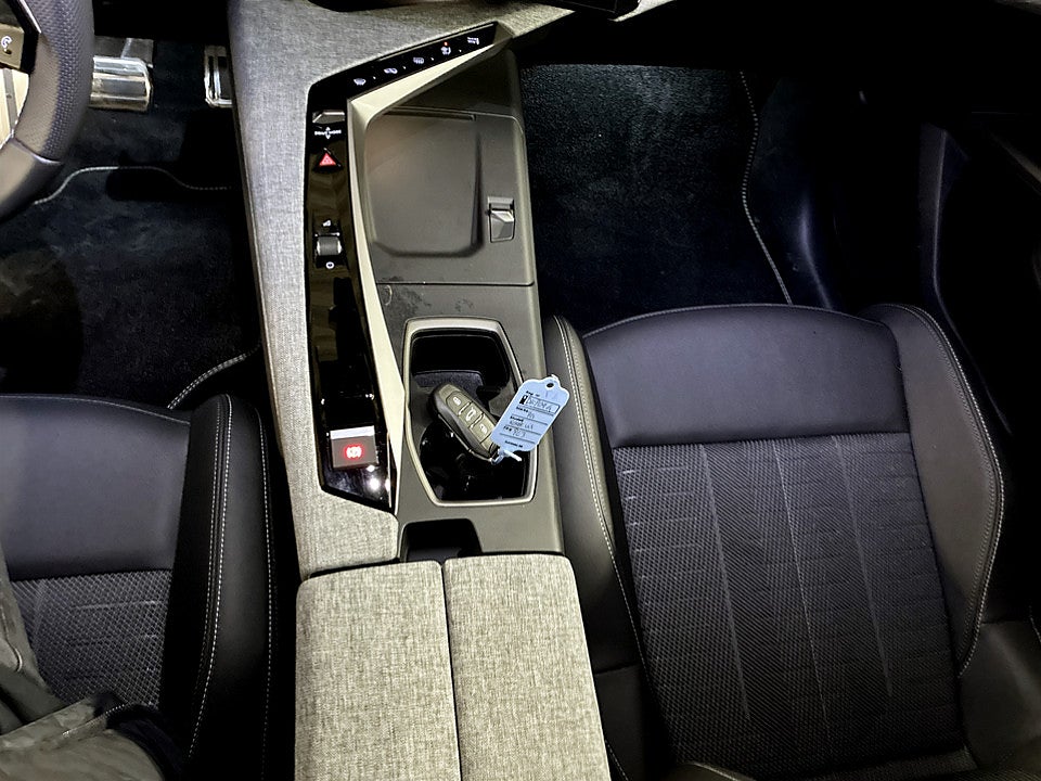 Bild på Peugeot 5008 GT Hybrid 145hk Aut 7-SITS B-KAMERA CARPLAY