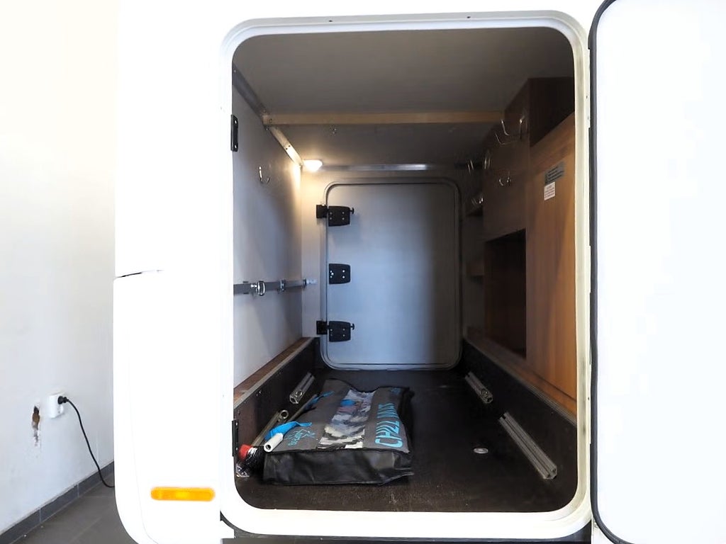 Knaus 600 MG VAN I PLATINUM Auto AC Solcell Cykelställ 2019
