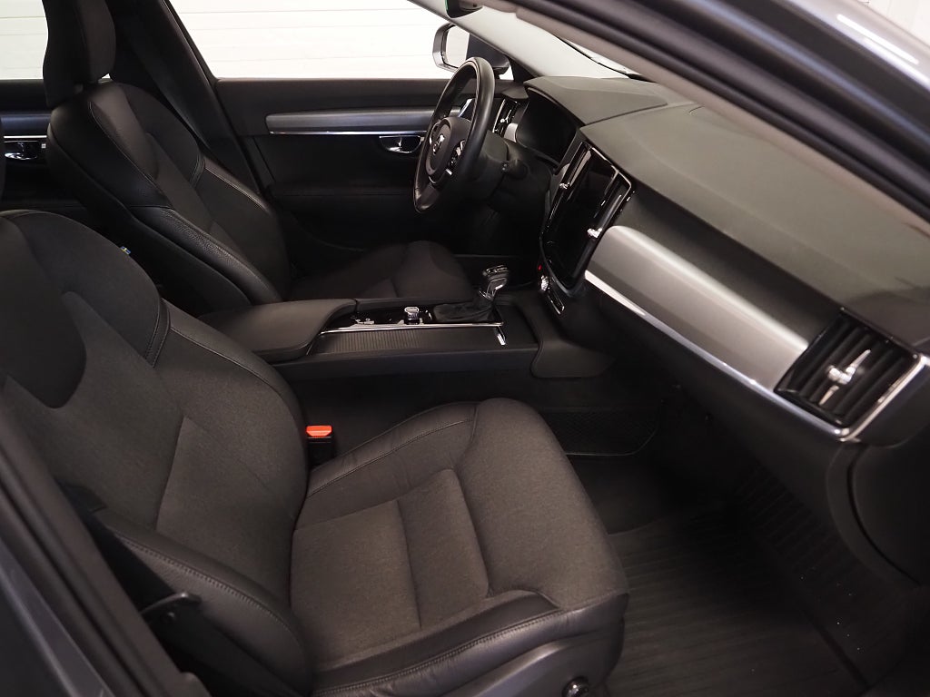 Volvo V90 D4 AWD 190hk Geartronic Momentum SE II | D-värm | Keyless | 2020