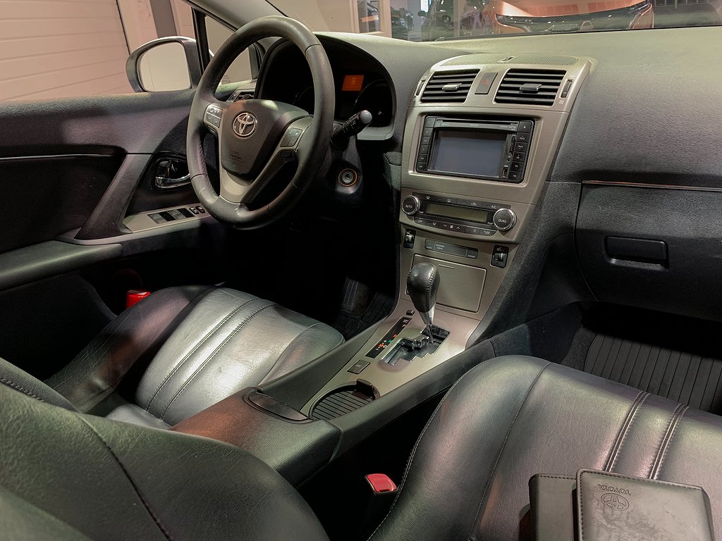 Toyota Avensis 2,2 D-4D 150hk Aut I Läder I Kamera I Drag I 2011