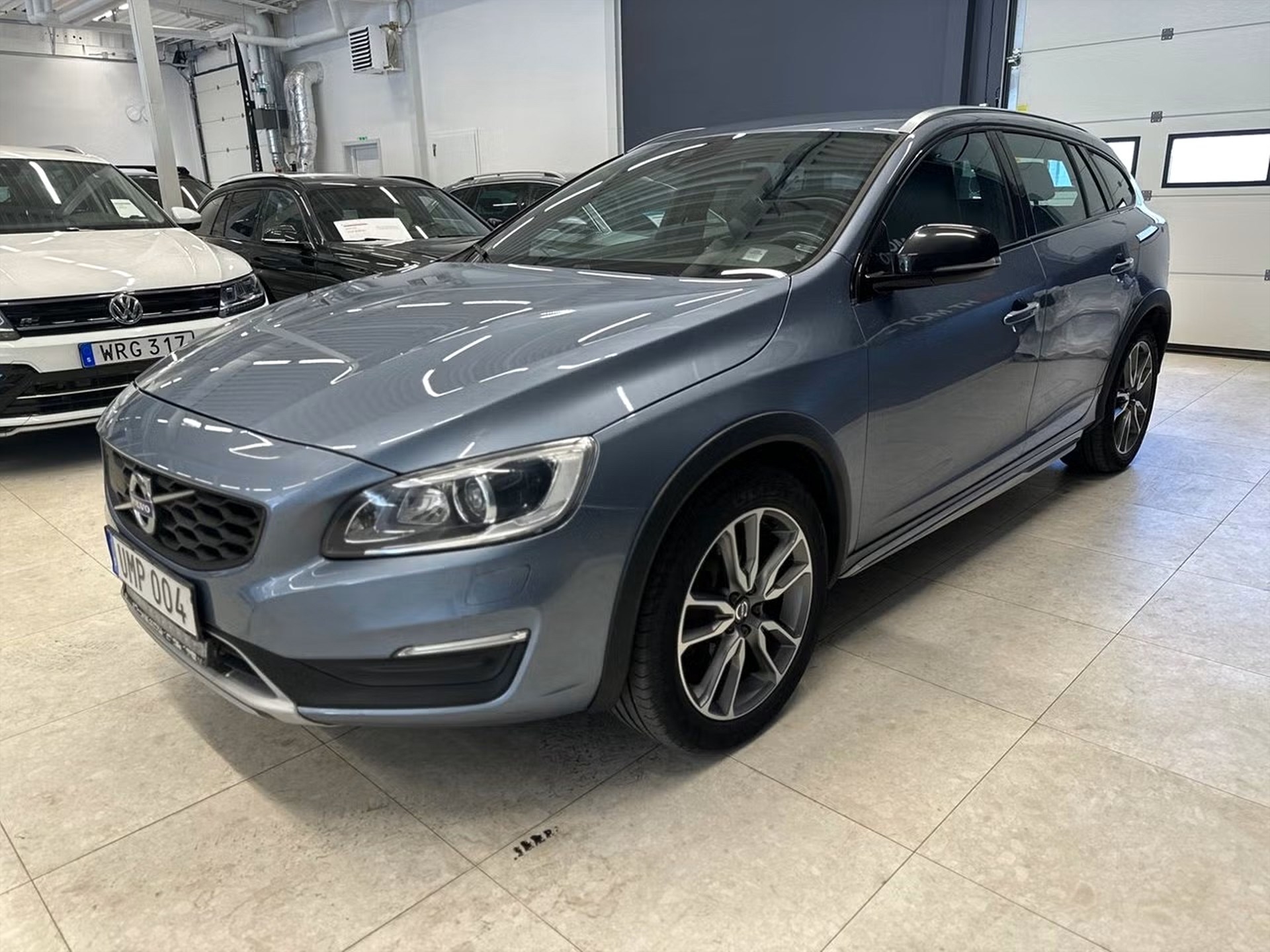 Volvo V60 Cross Country 2017, kuva 2/36