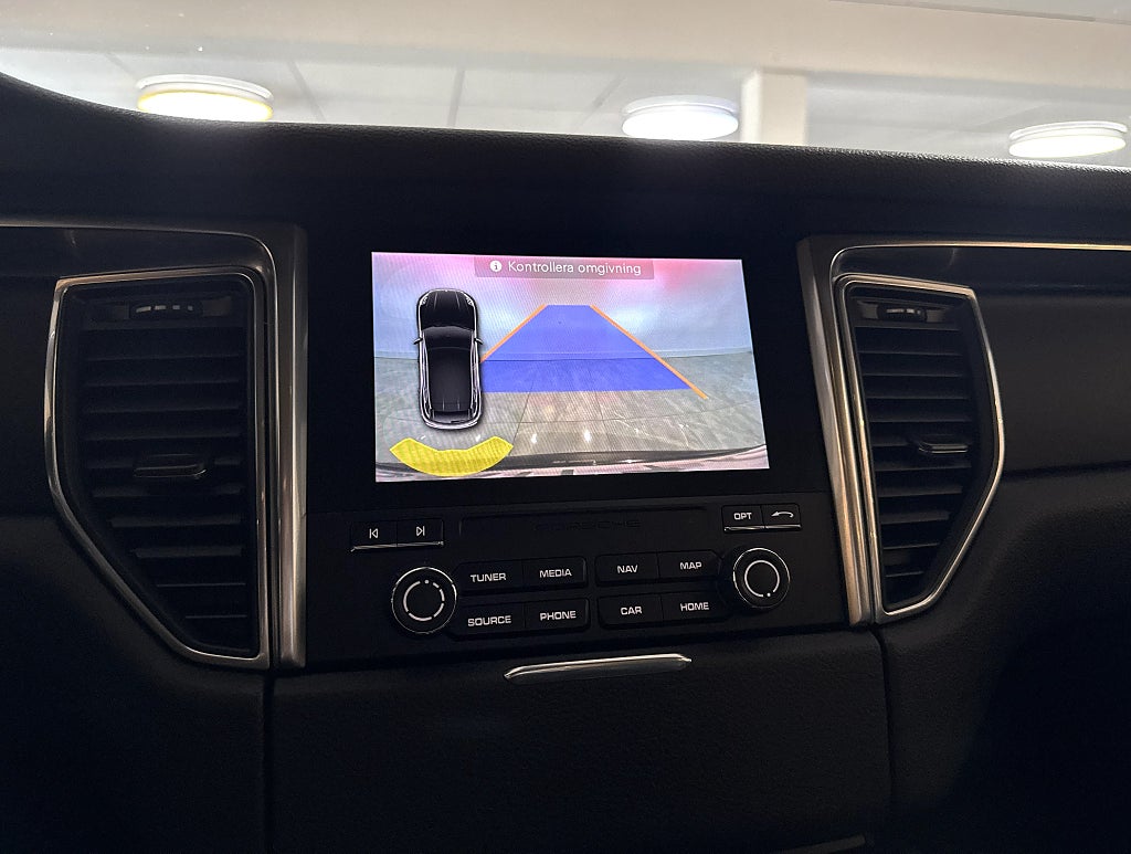 Porsche Macan PDK BASE 252HK PANO SKINN VÄRMARE FULLSERVAD 21" 1-ÄGAR