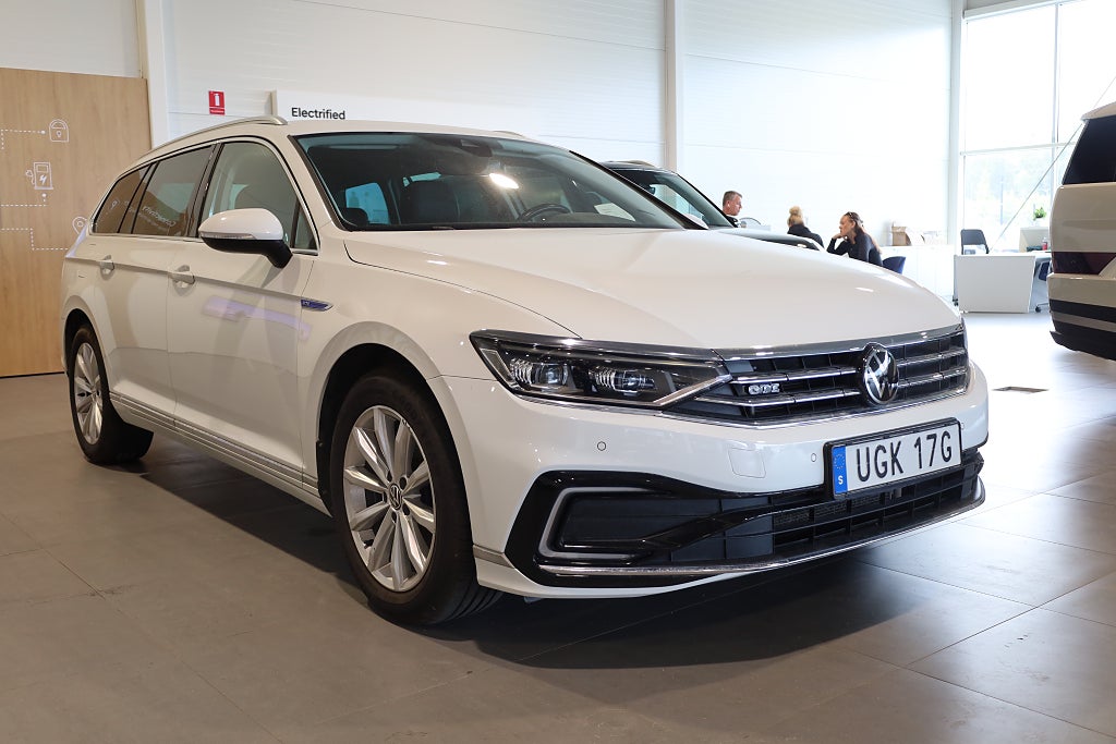 Volkswagen Passat GTE 218hk Executive / Business / Värmare / Navi 2022