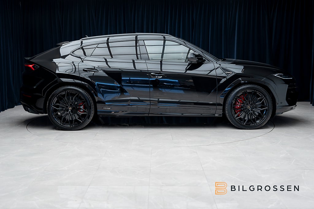 Lamborghini Urus SE Style-P Dark Adv 3D B&O Nero Helene 23” NY