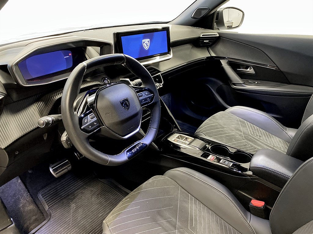 Bild på Peugeot 2008 GT 1.2 PT 130hk Aut - 360-KAMERA, CARPLAY, NAVI