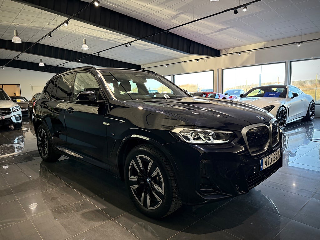 BMW iX3 M Sport Glastak Cockpit Läder Drag - bild 31