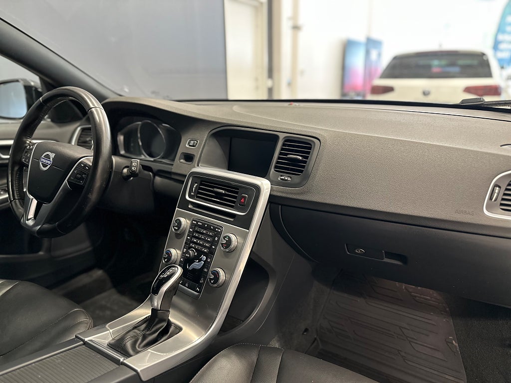 Volvo V60 Cross Country D4 AWD Geartronic Summum/P-Sensorer/