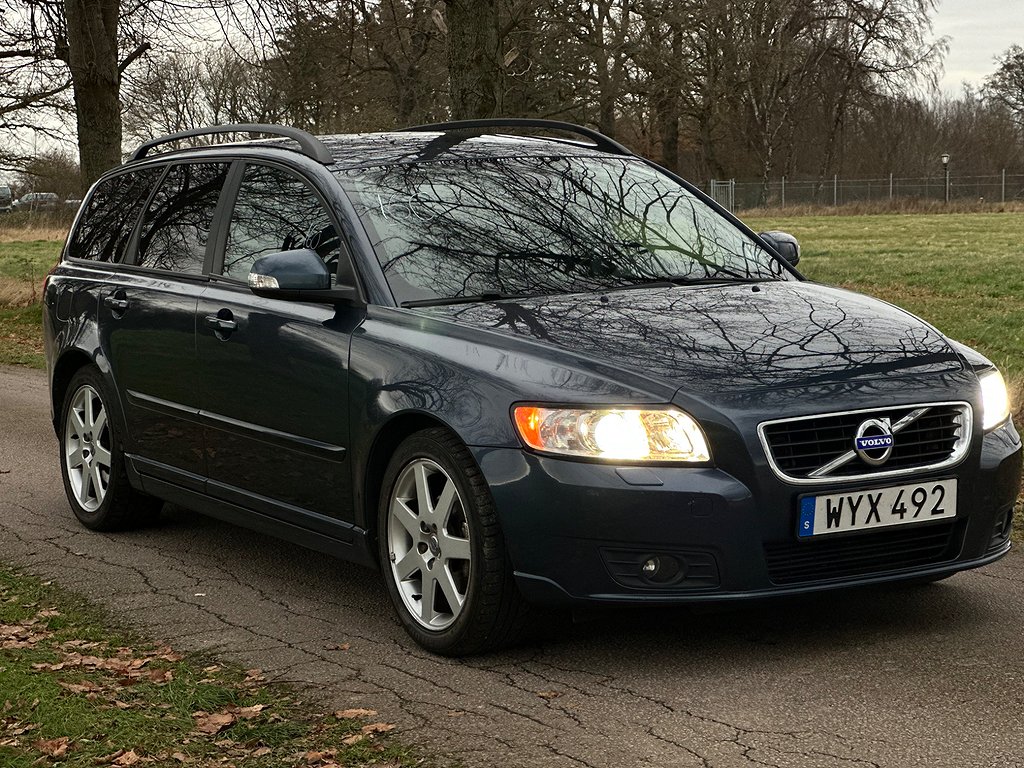 Volvo V50 D2 Momentum Euro 5, Svensksåld, Drag, Bi-xenon