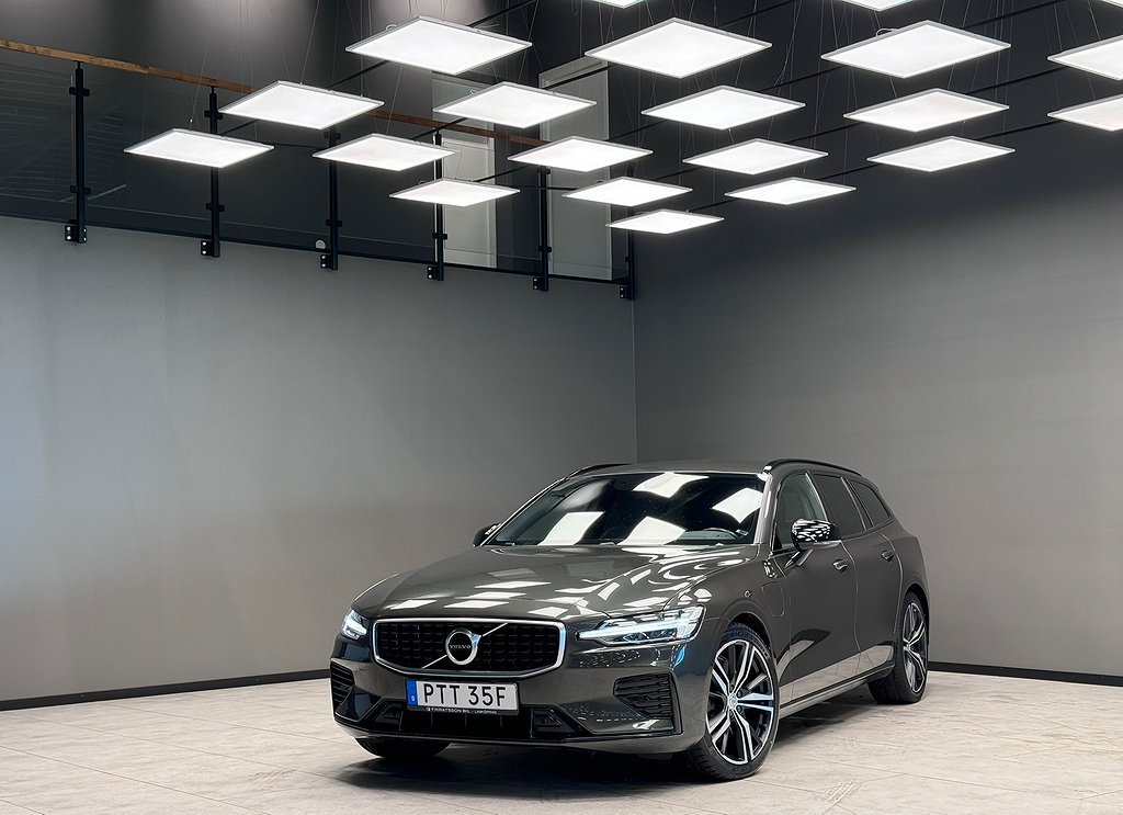 Volvo V60 T8 AWD R-Design/Värmare/Drag/Navi/Läder/Carplay