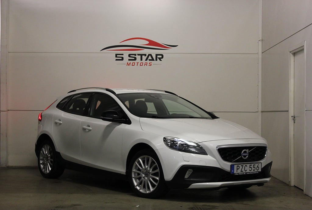 Volvo V40 Cross Country D2 Momentum 120hk Euro 6 Bluetooth GPS Kamremsbytt