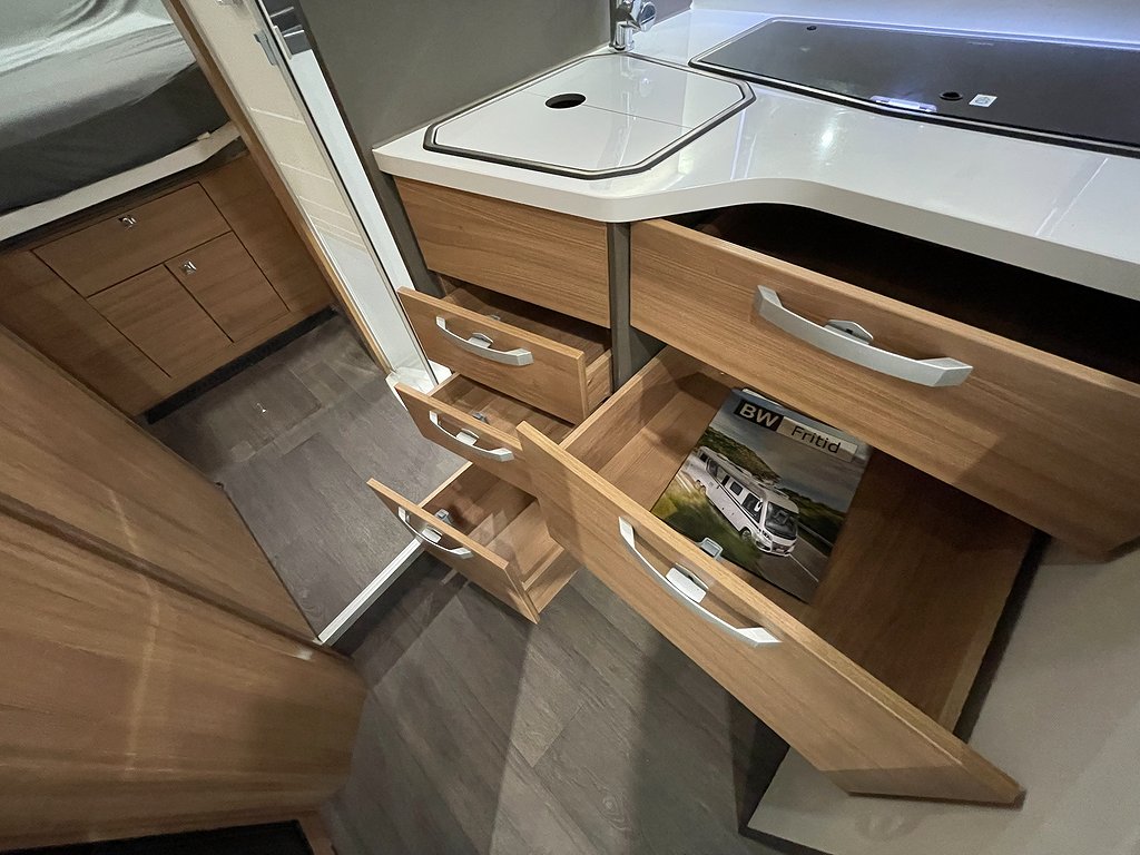 Adria Matrix Plus 670 SC /Taksäng/ALDE/5 bältad/160hk/Queen - Adria