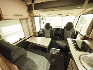 Husbil-integrerad Knaus Van I 550 MF 5 av 16