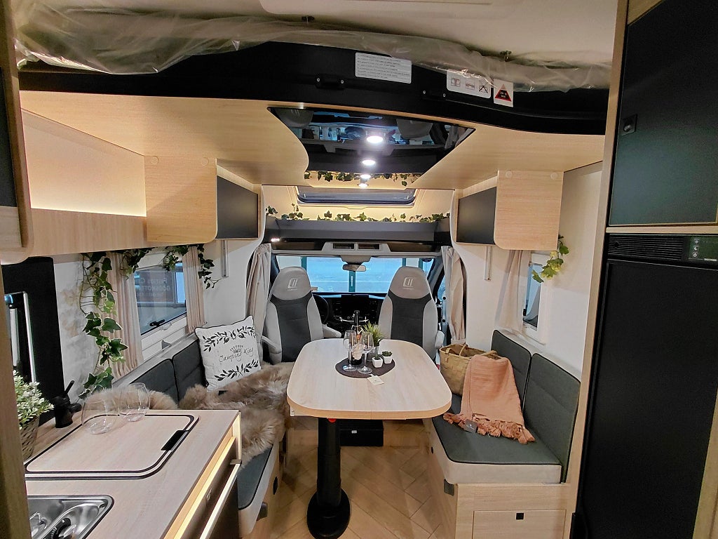 CHALLENGER 317 Graphite E 165 hk auto långbädd, taksäng  JULKLAPPEN! se... 