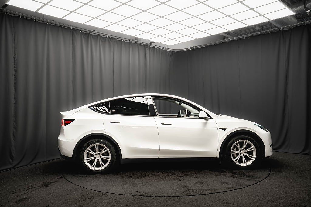 Tesla Model Y Long Range AWD DRAG PANO LÄDER KAMERA 1-ÄGARE MOMS