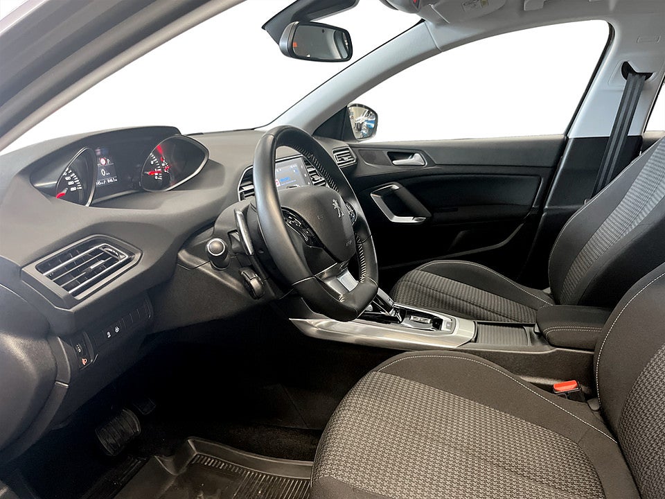 Bild på Peugeot 308 sw Active 1.2 PT 130hk Aut BACKSENSORER EN ÄGARE
