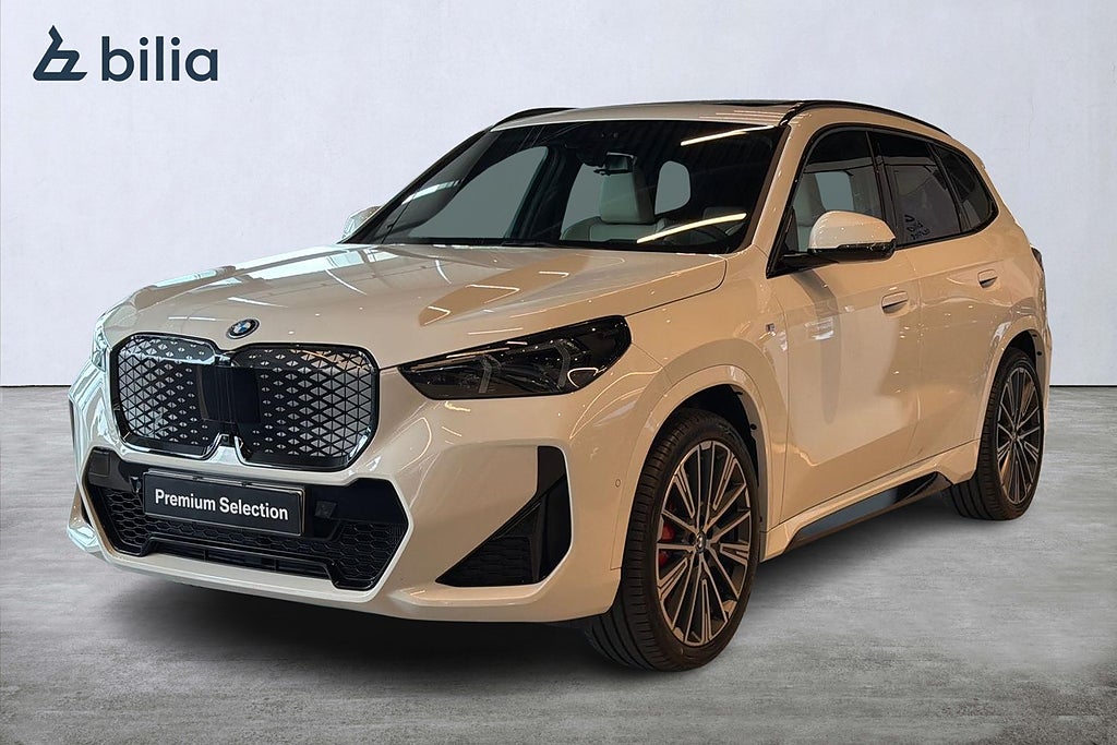 BMW iX1  xDrive30 M Sport PRO | Pano | 20'' | H&K | Drag