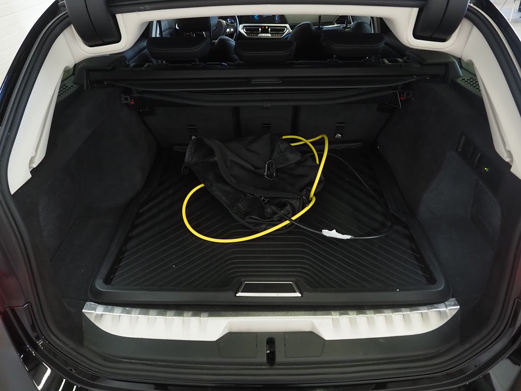 BMW 330e Plug-in Touring 292hk Sport Line | Drag | Navi |