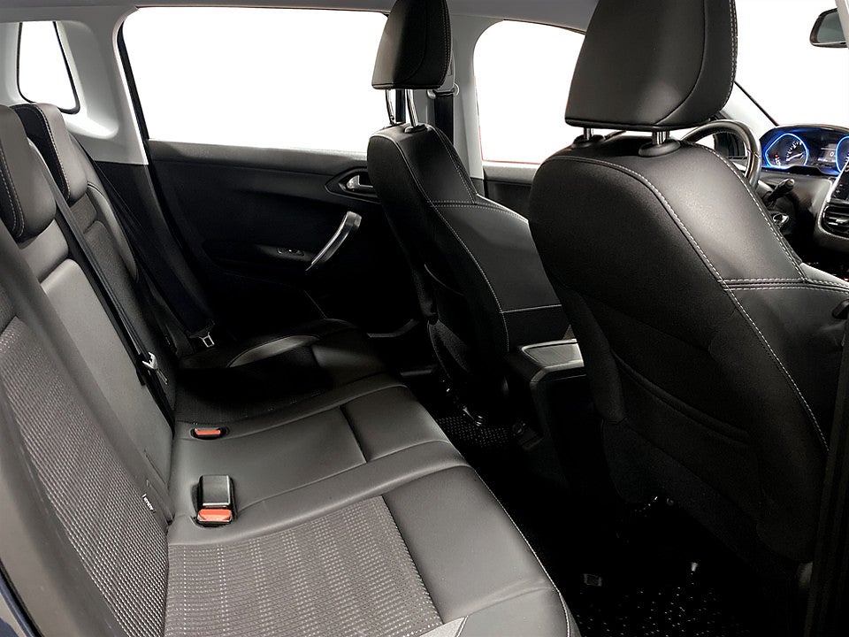 Bild på Peugeot 2008 Allure 1.2 PT 110hk Aut DRAG BAKSENSORER