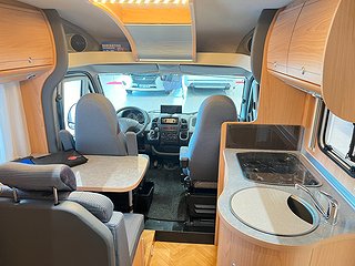 Husbil-halvintegrerad Bürstner T700 7 av 12