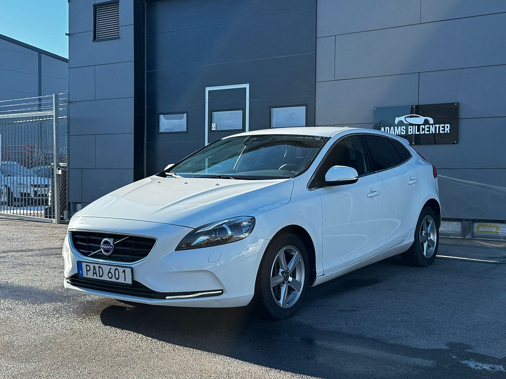 Volvo V40 D2 Geartronic Momentum Euro 6 ny besiktigad