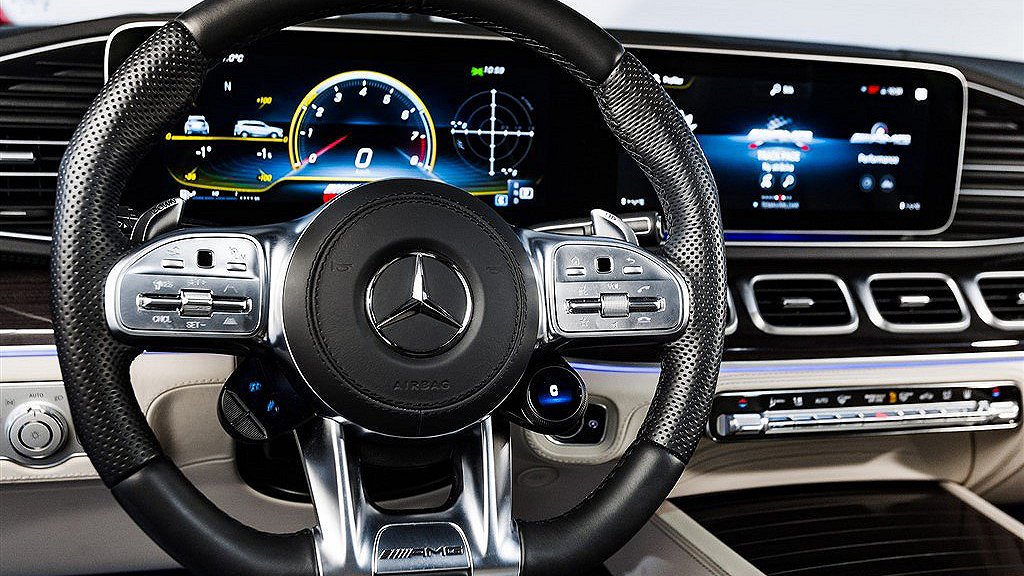 Mercedesen har en V8-motor som genererar 612 hästkrafter och 850 Nm. 