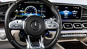 Mercedesen har en V8-motor som genererar 612 hästkrafter och 850 Nm. 