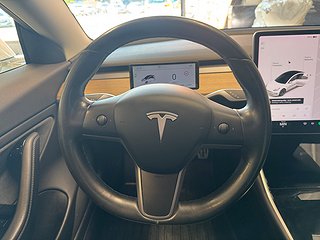 Tesla Model 3 Long Range AWD 440hk/360°Kamera/Pano/Navi/S&V